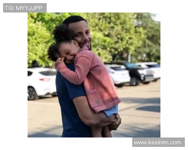 库里在社交媒体上晒出家人欢乐时光，粉丝纷纷点赞